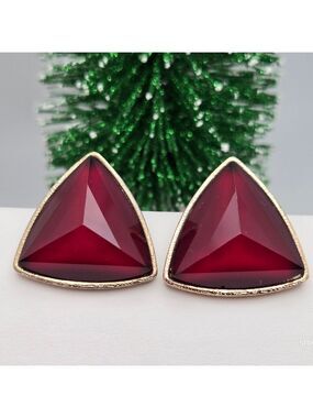 ✨2/$10✨ Vintage 80s Red Pyramid Triangle Stud Earrings Gold Tone